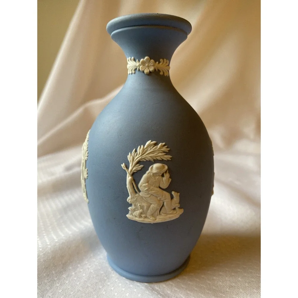 Wedgwood vintage porcelain